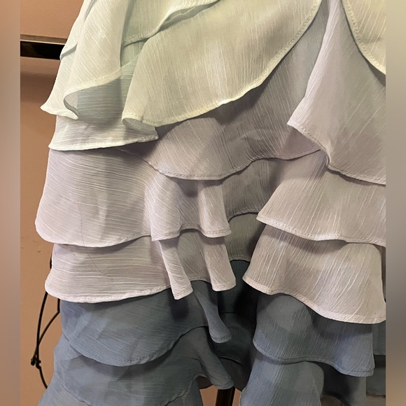 Cute Ruffle top - Picture 2 of 4